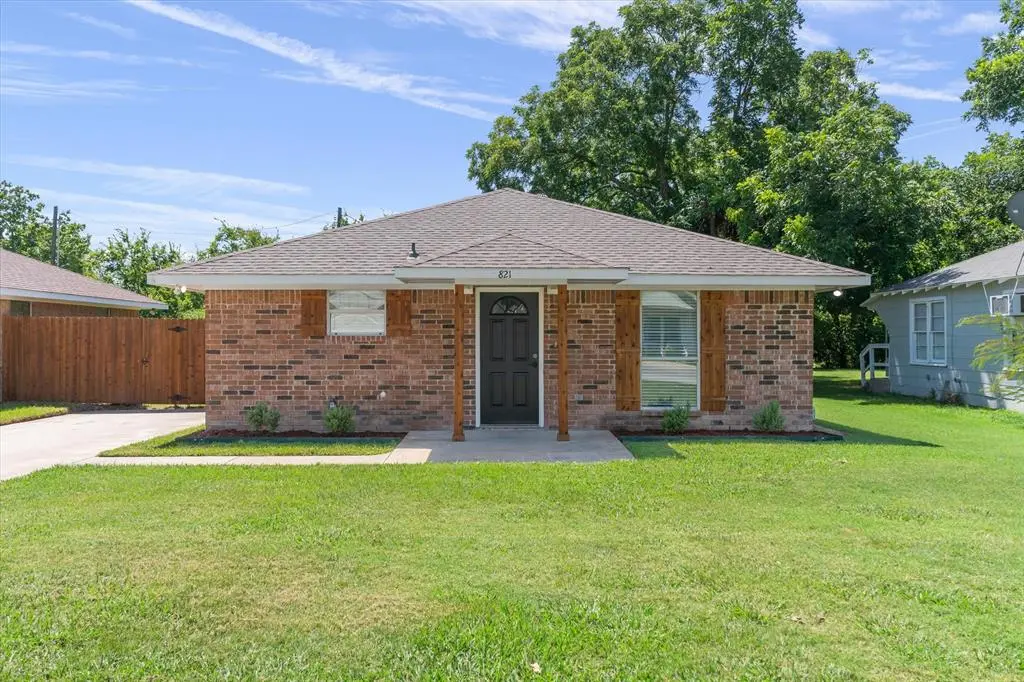 821 Gibbard Avenue, Wills Point, TX 75169