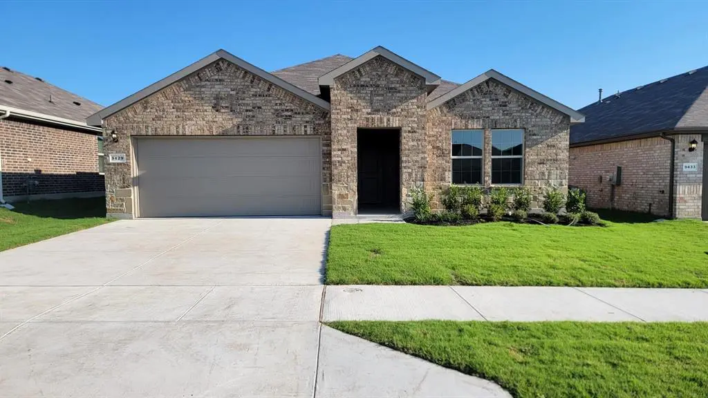 9429 MINT HILL Drive, Fort Worth, TX 76108