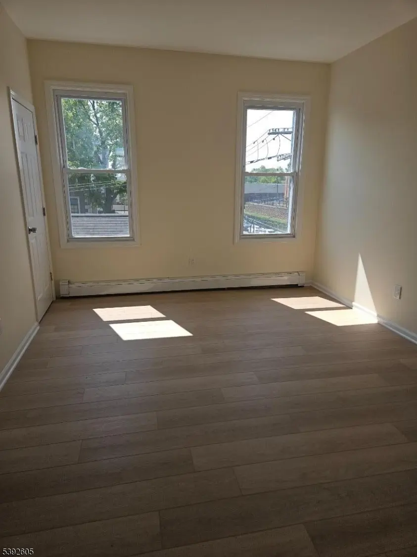 372 Bergen St, Newark City, NJ 07103