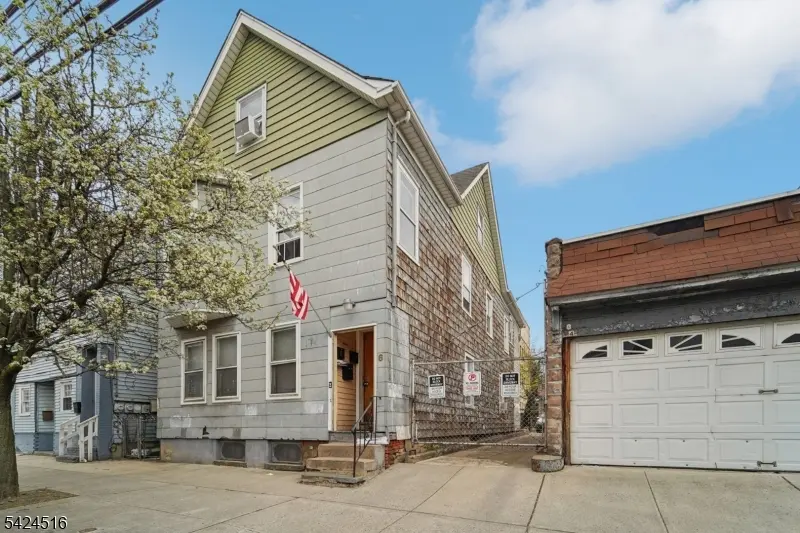 6 4Th St, Passaic City, NJ 07055