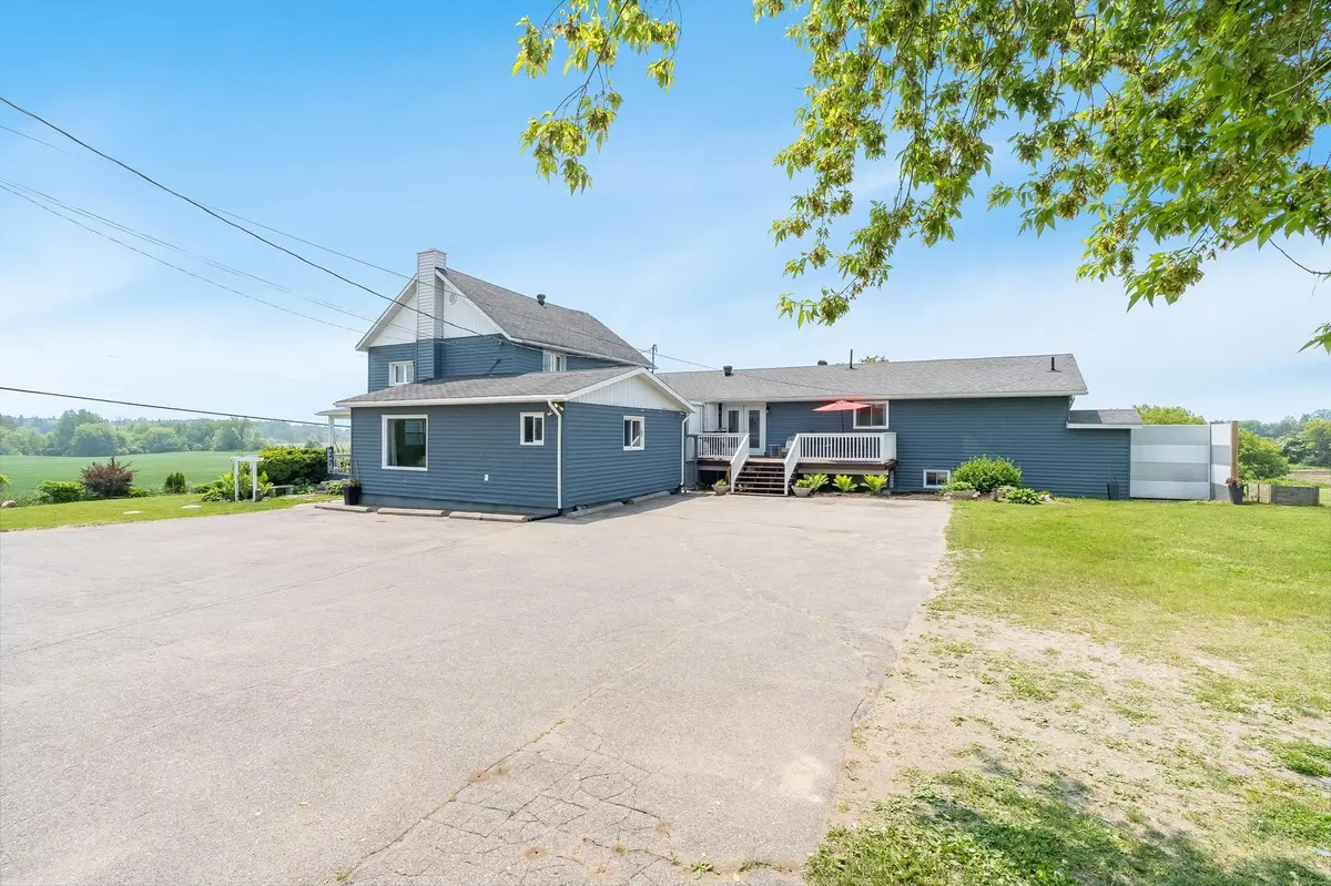 160 Lafontaine RD W, Tiny, ON L9M 0H1