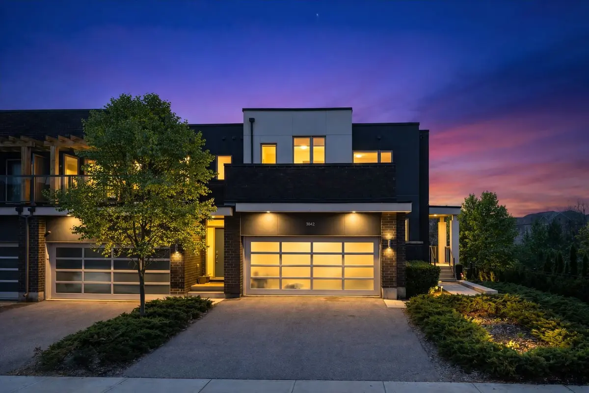 3042 Creekshore Common #19, Oakville, ON L6M 0Y6