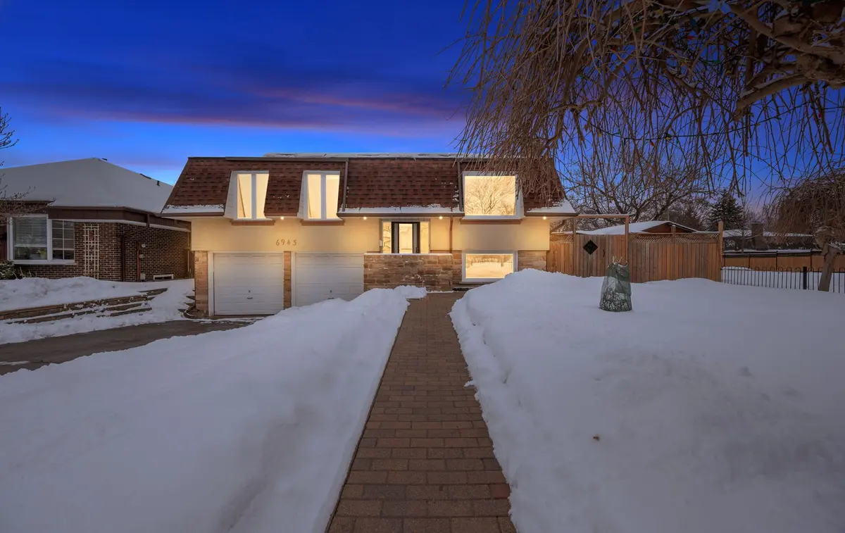6943 Estoril RD, Mississauga, ON L5N 1N3