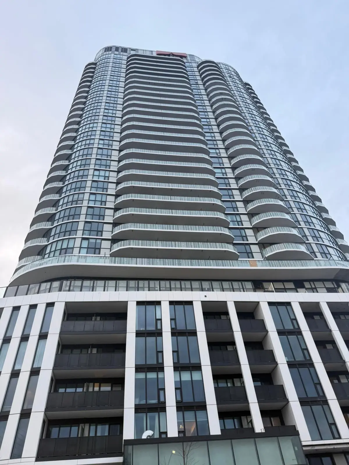 1 Fairview RD #2409, Mississauga, ON L5A 0B4