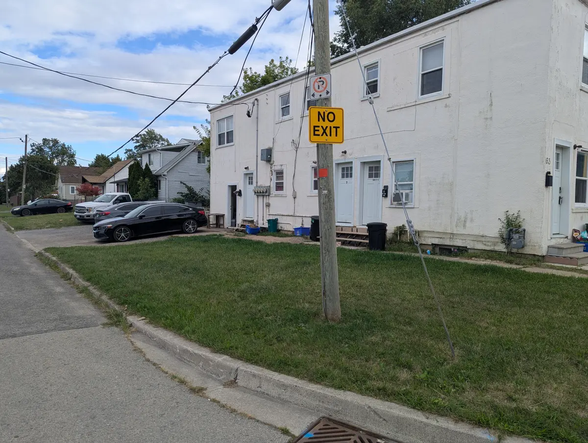 63 Pelham RD E #4, St. Catharines, ON L2S 1R6