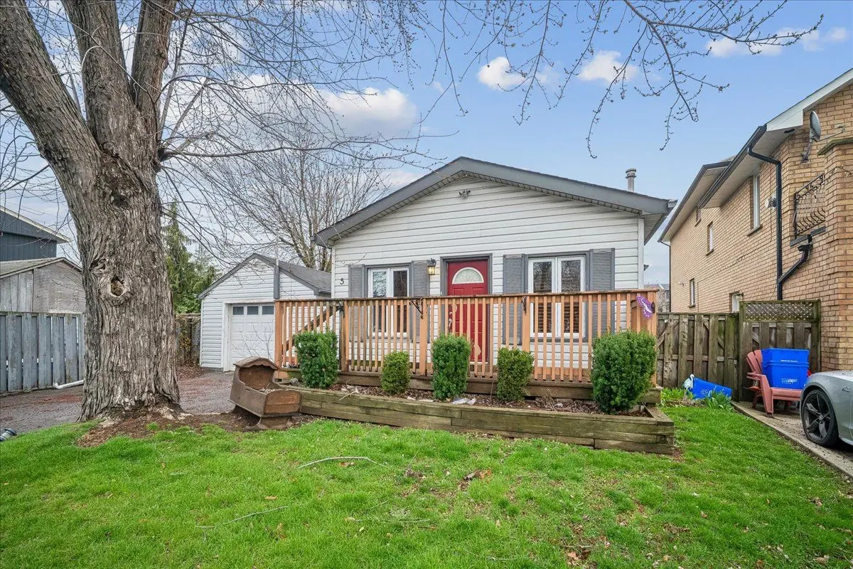 5 Herbert CT, Hamilton, ON L8E 5A7