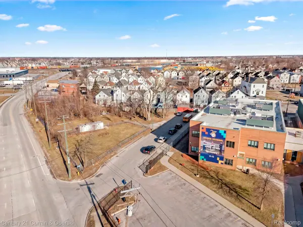 8306 Conant St, Detroit, MI 48211