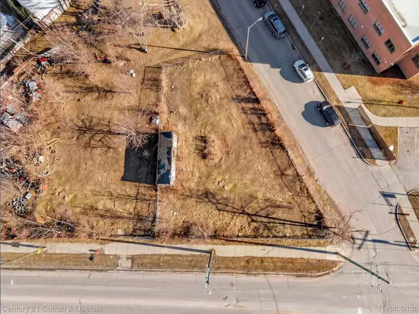 8306 Conant St, Detroit, MI 48211