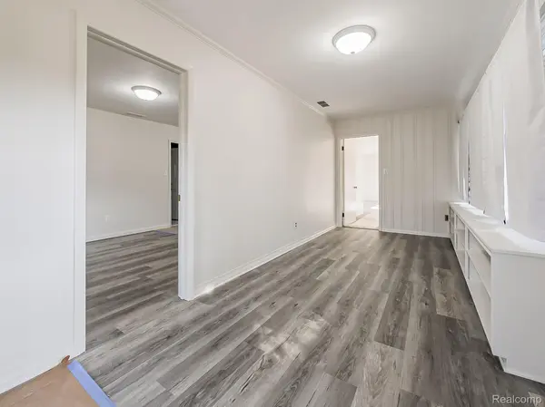 20862 Kenwood Street, Farmington Hills, MI 48336