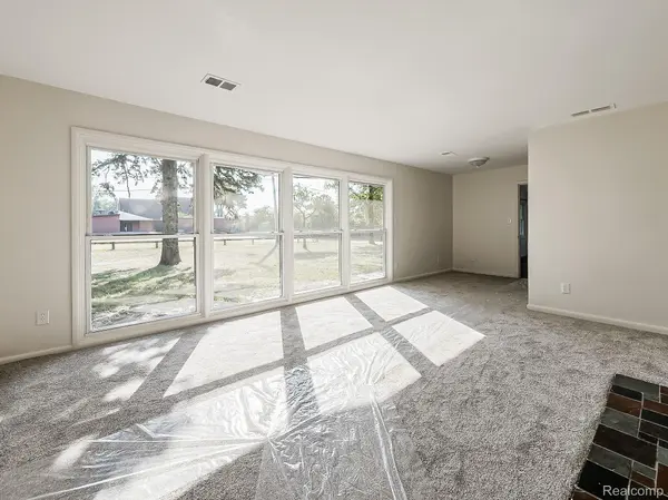 20862 Kenwood Street, Farmington Hills, MI 48336