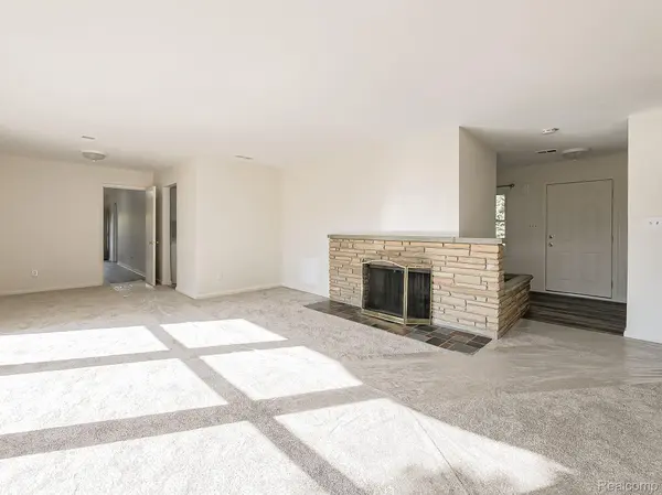 20862 Kenwood Street, Farmington Hills, MI 48336