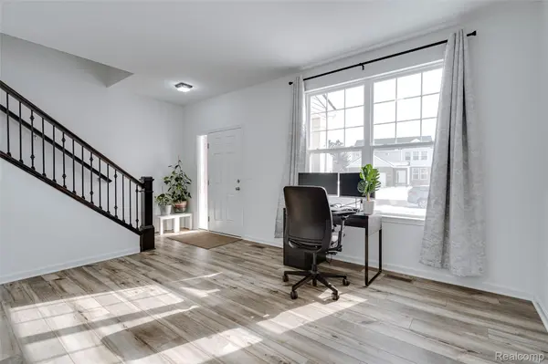 58648 Losino DR, Lyon Charter Township, MI 48178