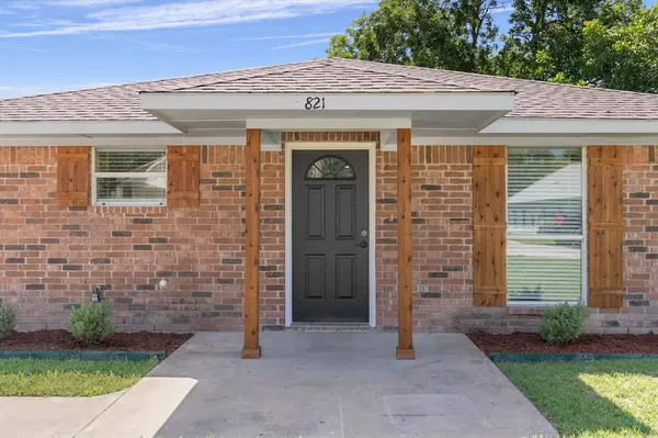 821 Gibbard Avenue, Wills Point, TX 75169