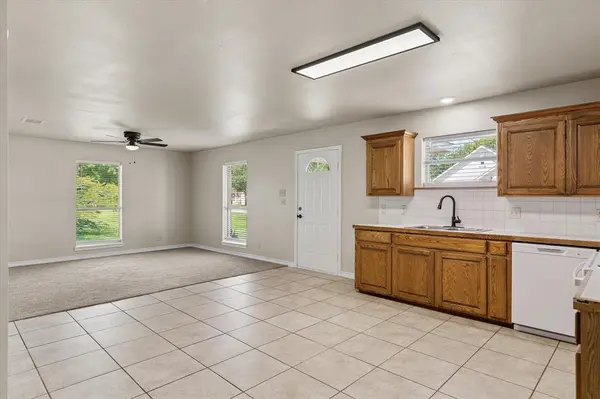 821 Gibbard Avenue, Wills Point, TX 75169