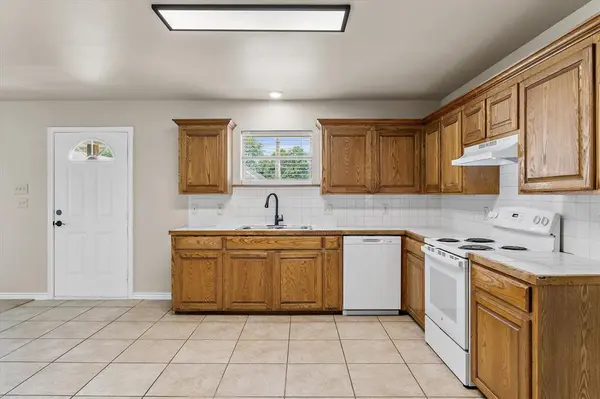 821 Gibbard Avenue, Wills Point, TX 75169