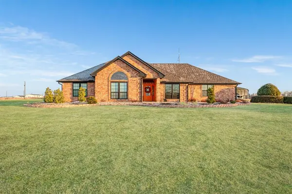 2748 Farm Road 2820, Sumner, TX 75486