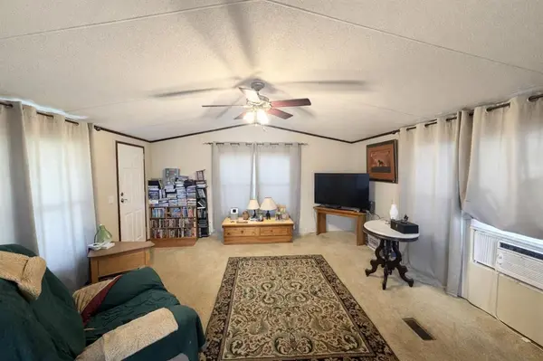 400 Avenue D, Point, TX 75472