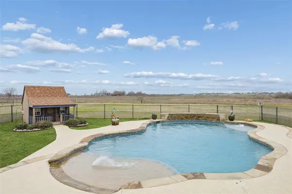 11201 Lakecrest Drive, Sanger, TX 76266