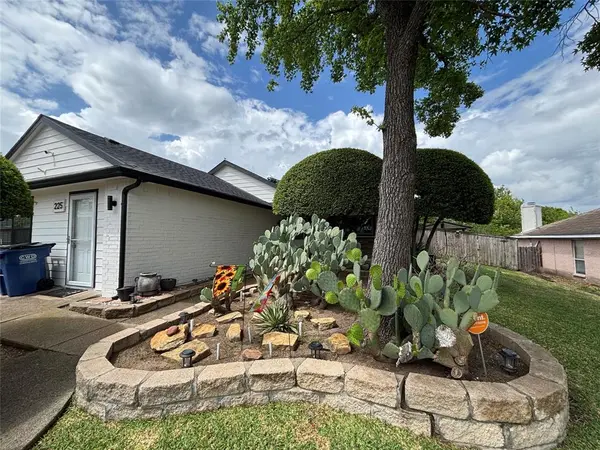 225 California Drive, Glenn Heights, TX 75154