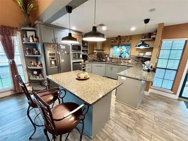 225 California Drive, Glenn Heights, TX 75154