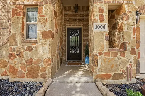 1004 Tara Drive, Burleson, TX 76028