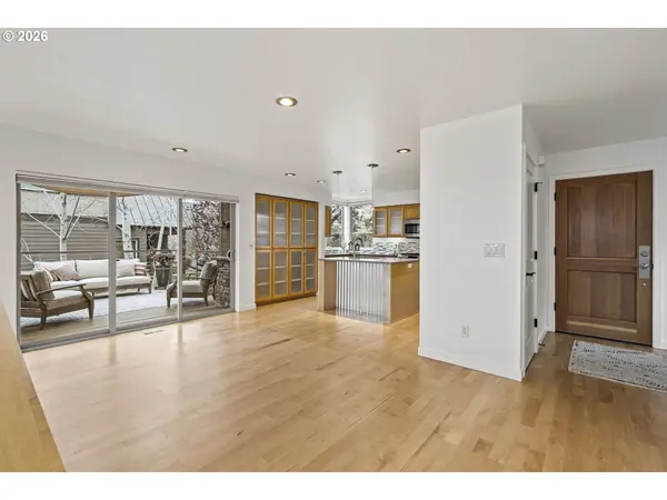 224 VOLUNTEER PARK LN, Redmond, OR 97756