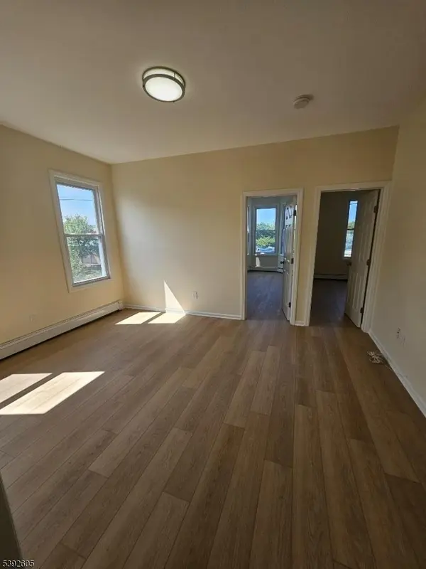 372 Bergen St, Newark City, NJ 07103