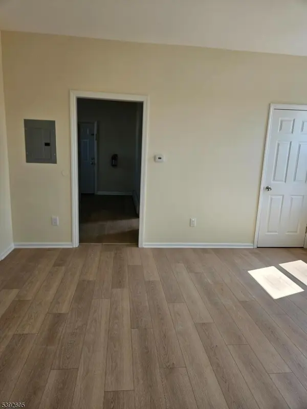 372 Bergen St, Newark City, NJ 07103