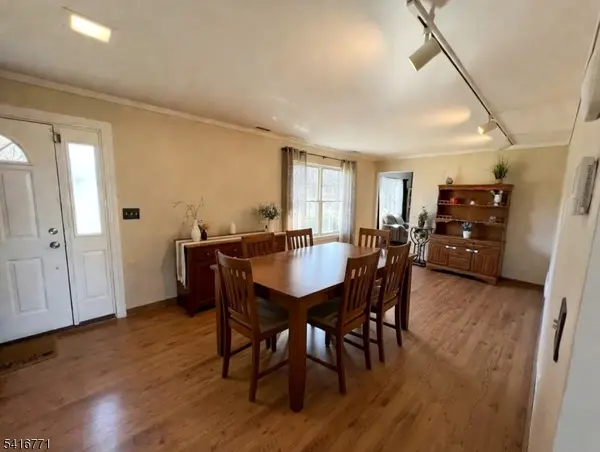 18 Hover Dr, Mount Arlington Boro, NJ 07856