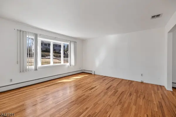 14 Forsgate Dr, Ringwood Boro, NJ 07456