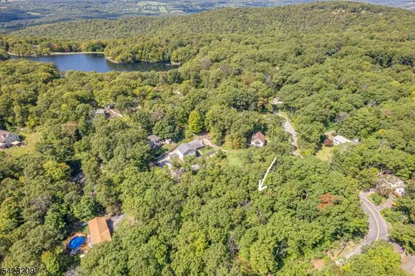 5 Splitrock Ln, Vernon Twp., NJ 07461