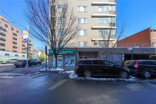 8106 Baxter AVE #2B, Elmhurst, NY 11373