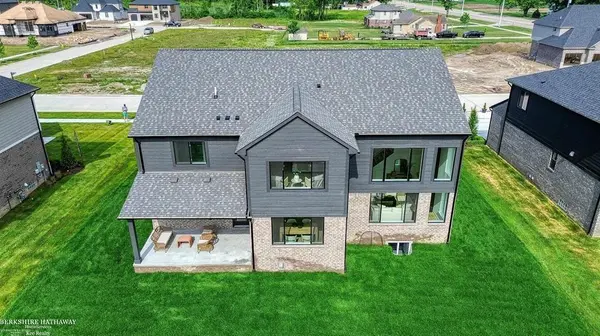 24610 Sawgrass DR, Macomb Twp, MI 48042