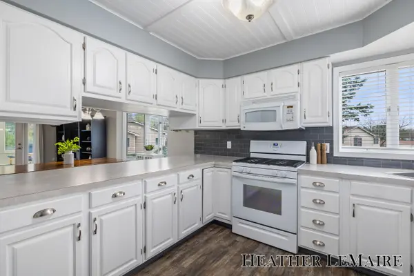 4973 N Valley DR NE, Plainfield Twp, MI 49525