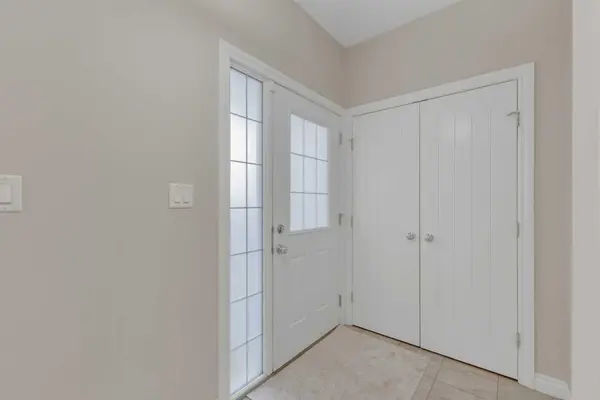 9 Ross Close, Sylvan Lake, AB T4S 0C8