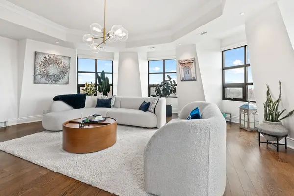 650 Mount Pleasant RD #708, Toronto C10, ON M4S 2N5