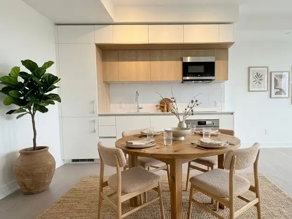 322 Dupont ST #702, Toronto C02, ON M5R 1V9