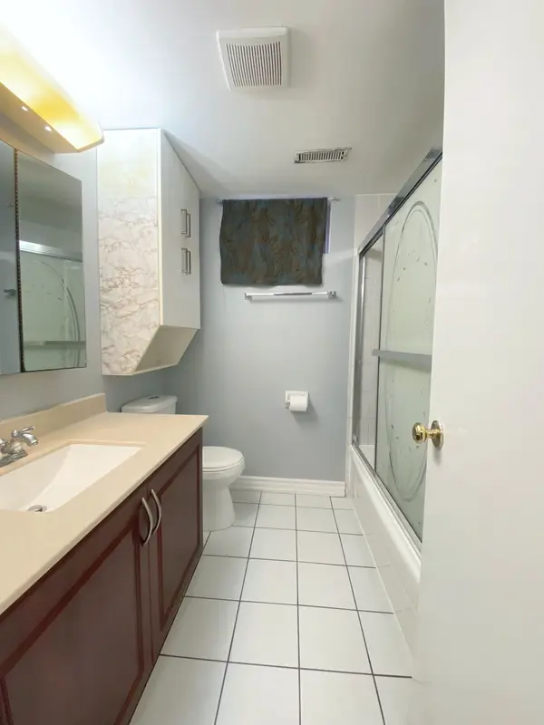 208 Roxanne CRES #Lower, Toronto E07, ON M1V 4G3