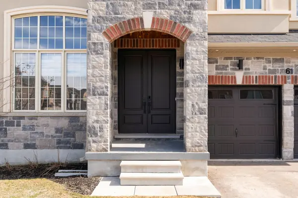 61 Strathgreen LN, Georgina, ON L4P 0J3