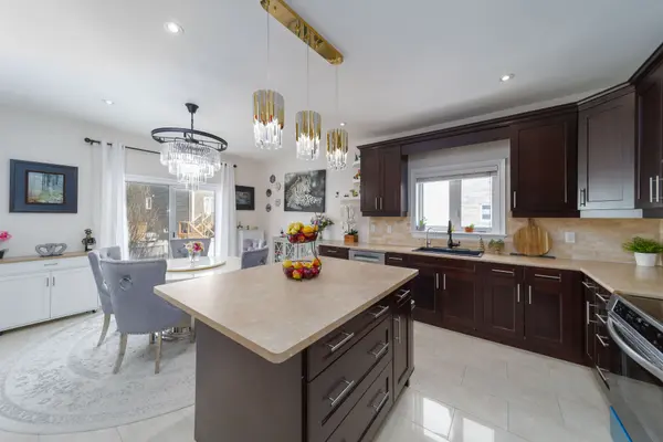 121 Centre ST, Essa, ON L0M 1B0