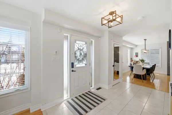 2 Castle Park BLVD, Vaughan, ON L4H 1M5