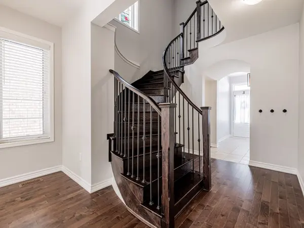 17 St Anne WAY, Vaughan, ON L4H 4V4