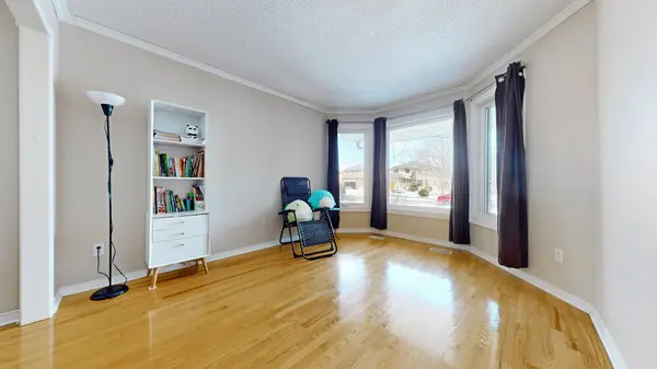 39 Etherington CRES, Barrie, ON L4N 7T2