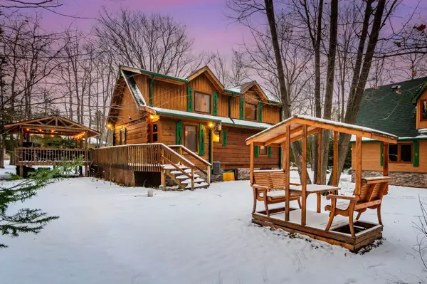 23 Crown CT, Tiny, ON L9M 0J1