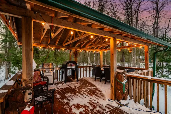 23 Crown CT, Tiny, ON L9M 0J1