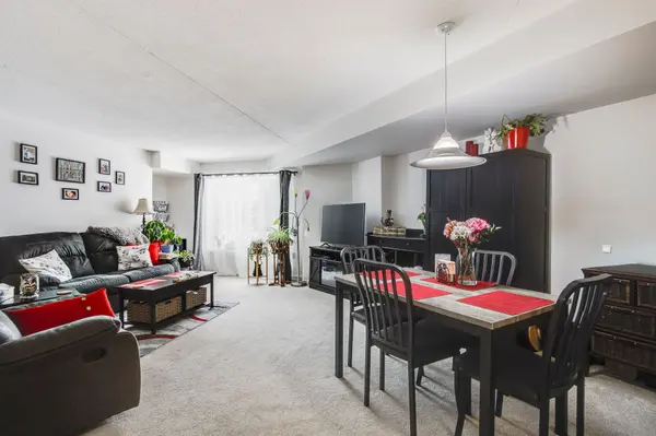 333 LAFONTAINE RD W #310, Tiny, ON L9M 0H1