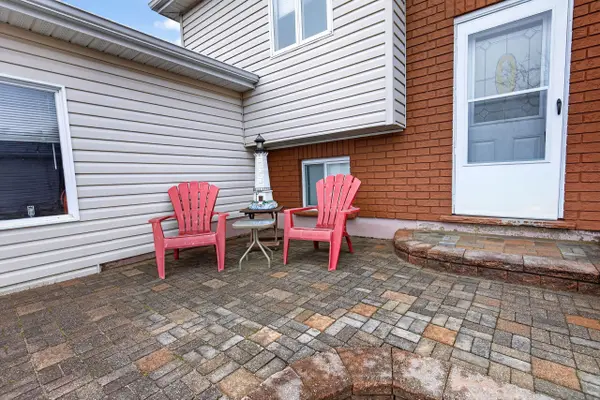 19 Mercer CRES, Penetanguishene, ON L9M 1W3