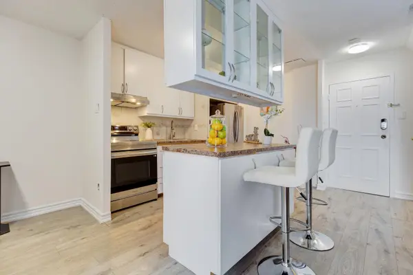 2095 Roche CT #235, Mississauga, ON L5K 2C8