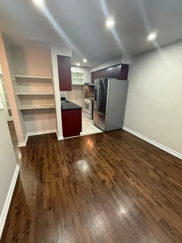 4 Carleton PL, Brampton, ON L6T 3Z4