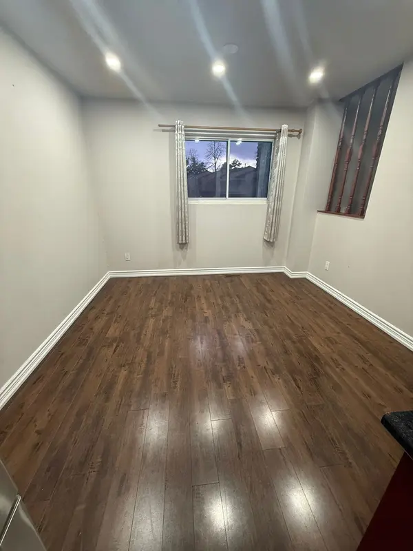 4 Carleton PL, Brampton, ON L6T 3Z4